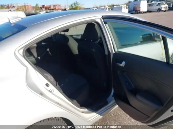 3KPFL4A79HE146887 2017 KIA FORTE - Image 8