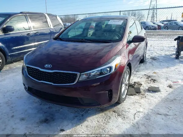 3KPFL4A79HE149420 2017 KIA FORTE - Image 2