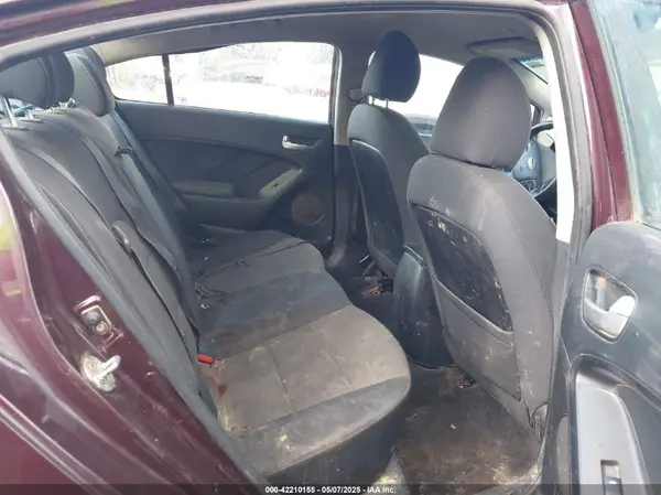 3KPFL4A79HE153385 2017 KIA FORTE - Image 8