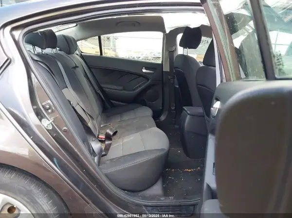 3KPFL4A79HE153404 2017 KIA FORTE - Image 8