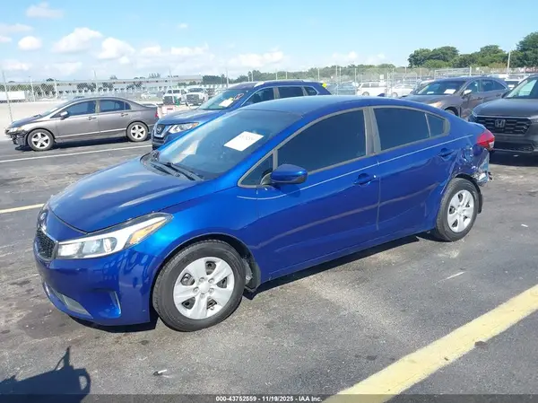 3KPFL4A79HE159767 2017 KIA FORTE - Image 2