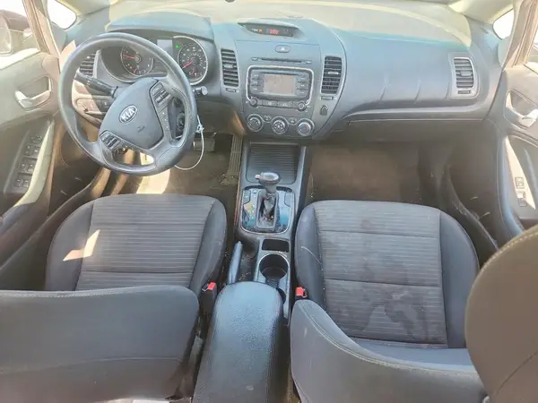 3KPFL4A79HE160143 2017 KIA FORTE - Image 8