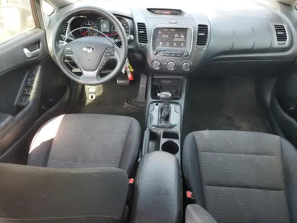 3KPFL4A79JE164022 2018 KIA FORTE - Image 8