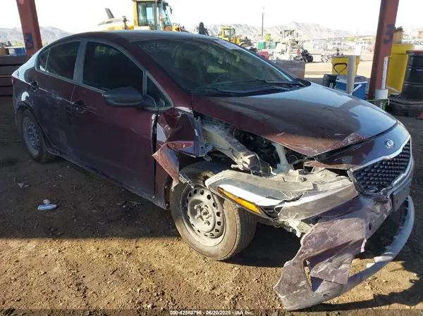 3KPFL4A79JE164179 2018 KIA FORTE - Image 1
