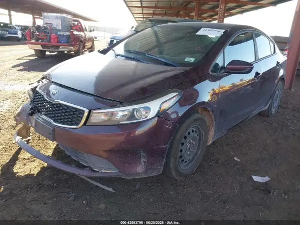 3KPFL4A79JE164179 2018 KIA FORTE - Image 2