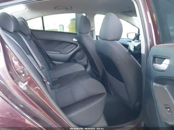 3KPFL4A79JE164179 2018 KIA FORTE - Image 8