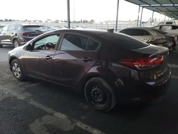 3KPFL4A79JE164182 2018 KIA FORTE - Image 2