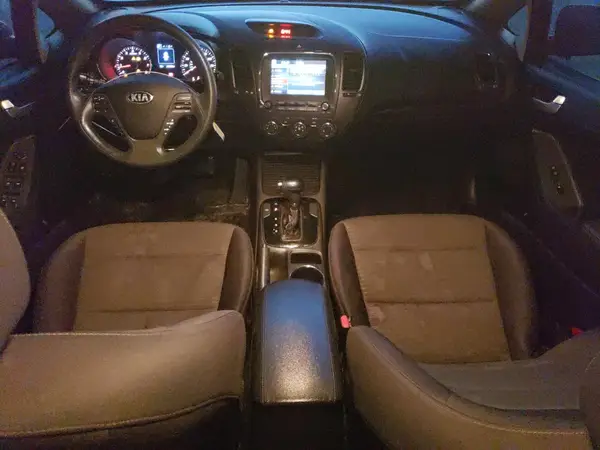 3KPFL4A79JE164182 2018 KIA FORTE - Image 8