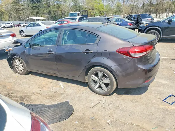 3KPFL4A79JE166580 2018 KIA FORTE - Image 2