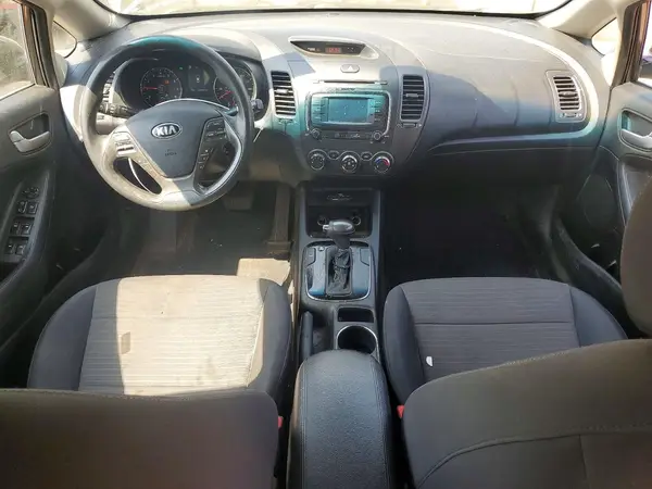 3KPFL4A79JE166580 2018 KIA FORTE - Image 8