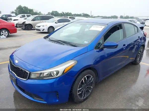 3KPFL4A79JE166644 2018 KIA FORTE - Image 2