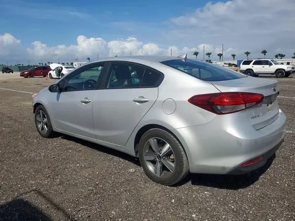 3KPFL4A79JE166756 2018 KIA FORTE - Image 2