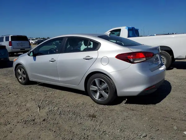 3KPFL4A79JE167132 2018 KIA FORTE - Image 2