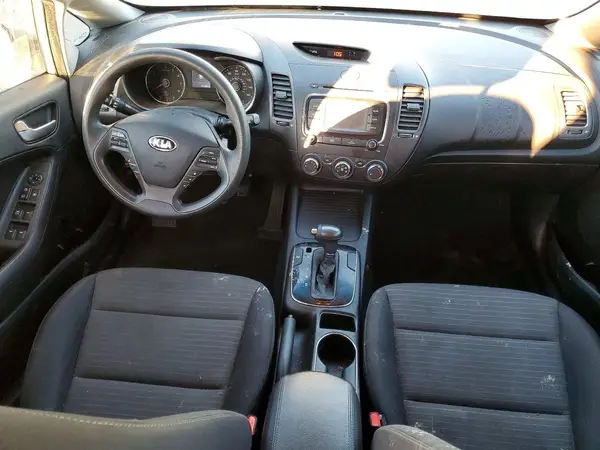 3KPFL4A79JE169060 2018 KIA FORTE - Image 8
