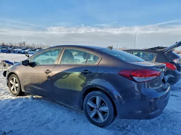3KPFL4A79JE169611 2018 KIA FORTE - Image 2