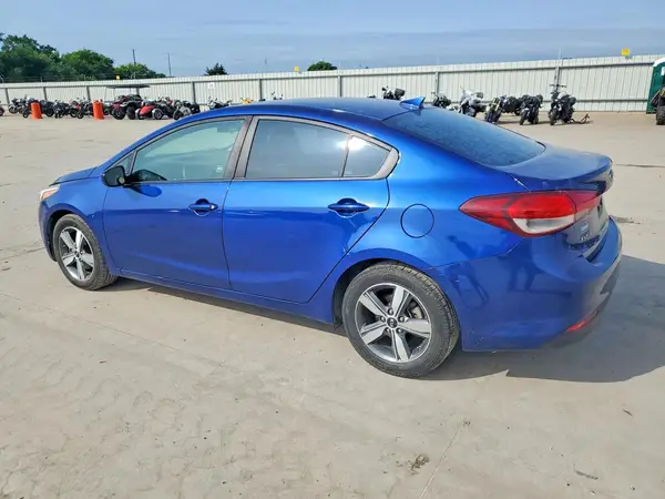 3KPFL4A79JE170418 2018 KIA FORTE - Image 2