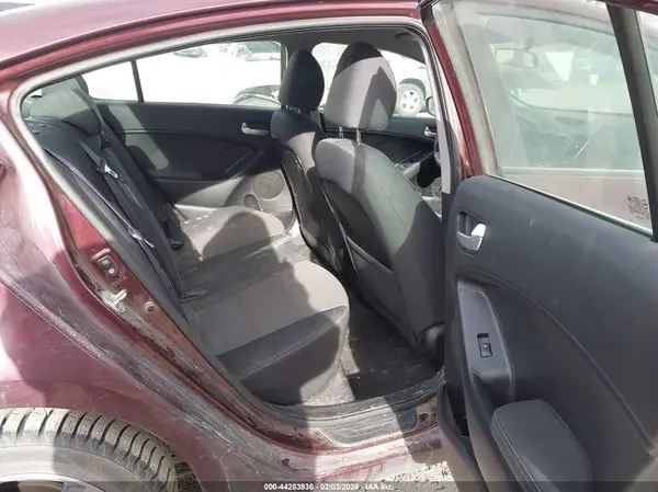3KPFL4A79JE170676 2018 KIA FORTE - Image 8