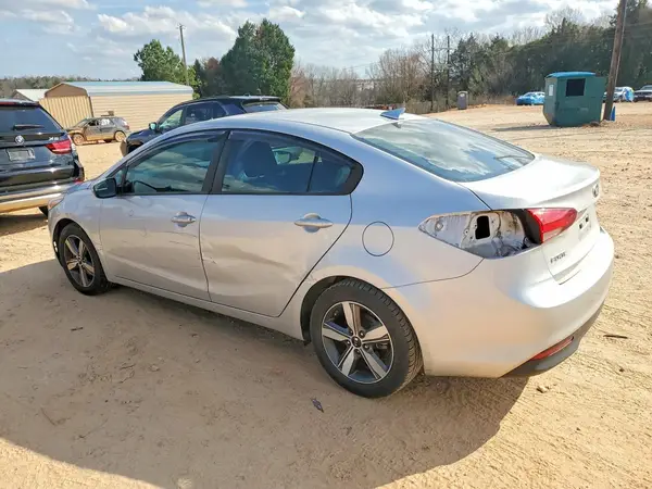 3KPFL4A79JE170743 2018 KIA FORTE - Image 2