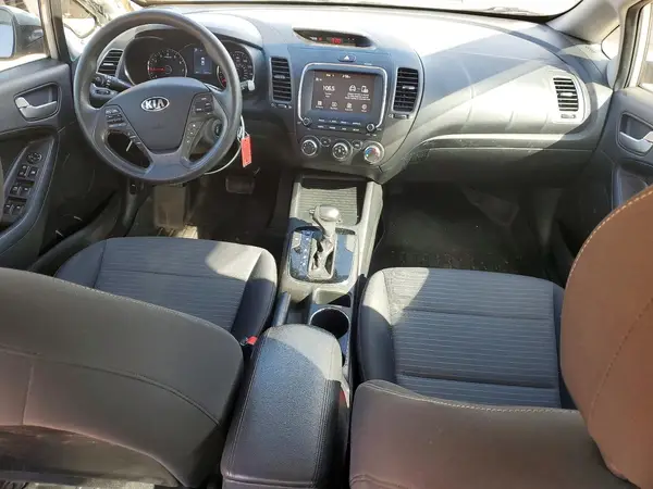 3KPFL4A79JE170743 2018 KIA FORTE - Image 8