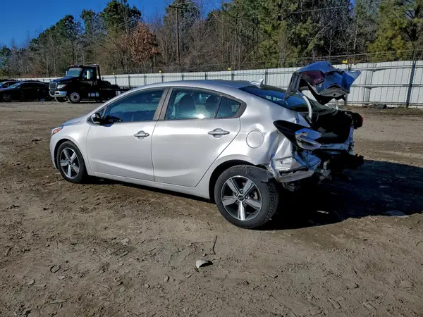 3KPFL4A79JE170998 2018 KIA FORTE - Image 2