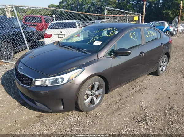 3KPFL4A79JE172072 2018 KIA FORTE - Image 2