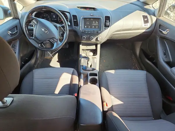 3KPFL4A79JE173819 2018 KIA FORTE - Image 8