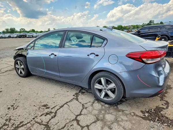 3KPFL4A79JE173853 2018 KIA FORTE - Image 2