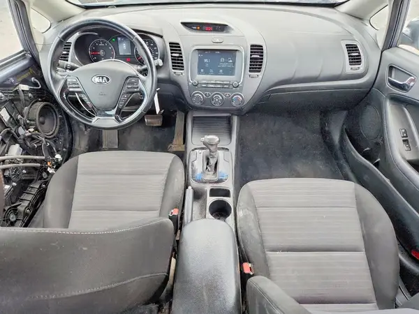 3KPFL4A79JE173853 2018 KIA FORTE - Image 8