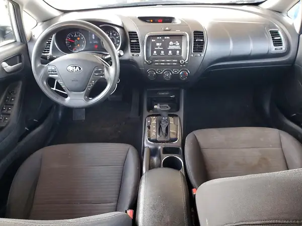 3KPFL4A79JE173979 2018 KIA FORTE - Image 8