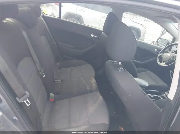 3KPFL4A79JE174243 2018 KIA FORTE - Image 8