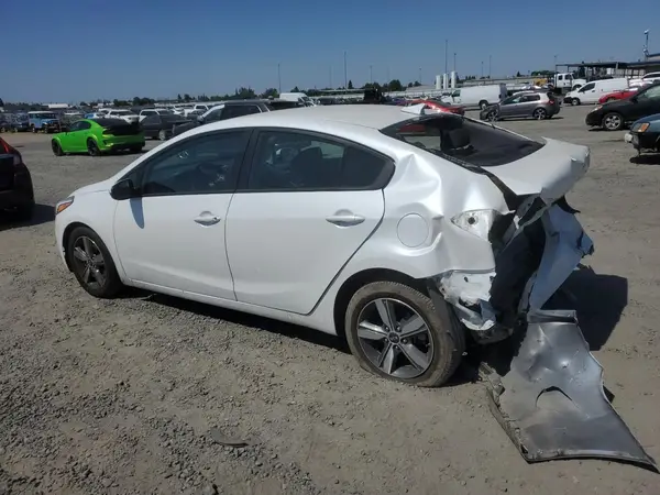3KPFL4A79JE175036 2018 KIA FORTE - Image 2