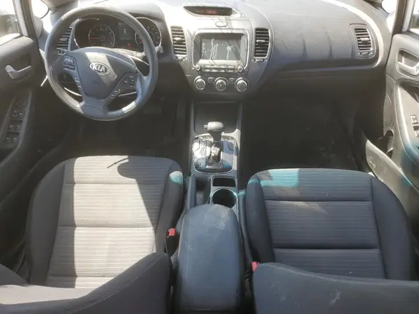 3KPFL4A79JE175036 2018 KIA FORTE - Image 8
