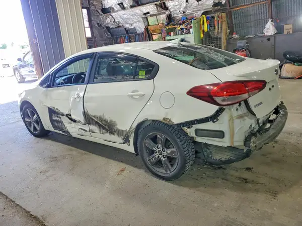 3KPFL4A79JE175540 2018 KIA FORTE - Image 2