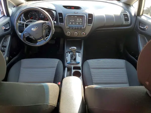 3KPFL4A79JE175540 2018 KIA FORTE - Image 8