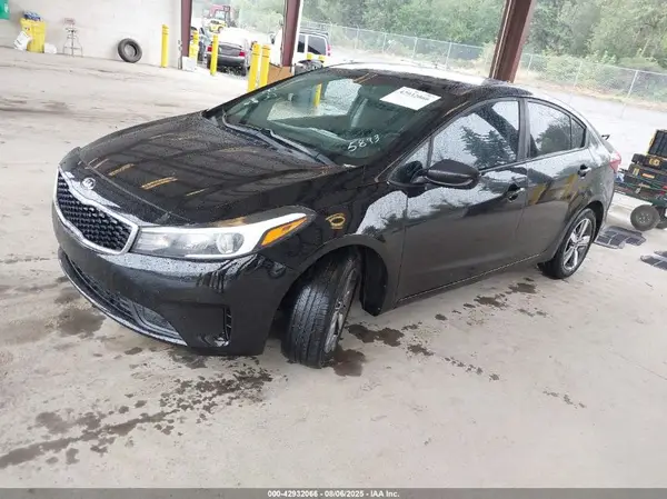 3KPFL4A79JE175893 2018 KIA FORTE - Image 2