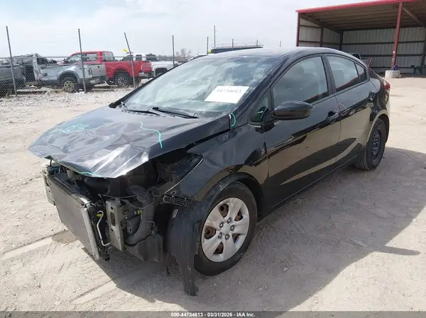 3KPFL4A79JE176848 2018 KIA FORTE - Image 2