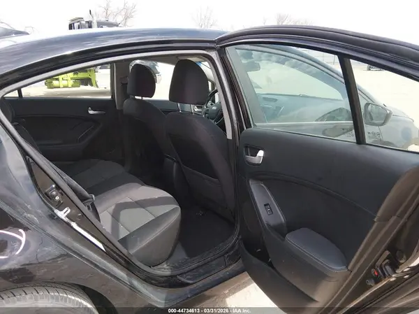 3KPFL4A79JE176848 2018 KIA FORTE - Image 8