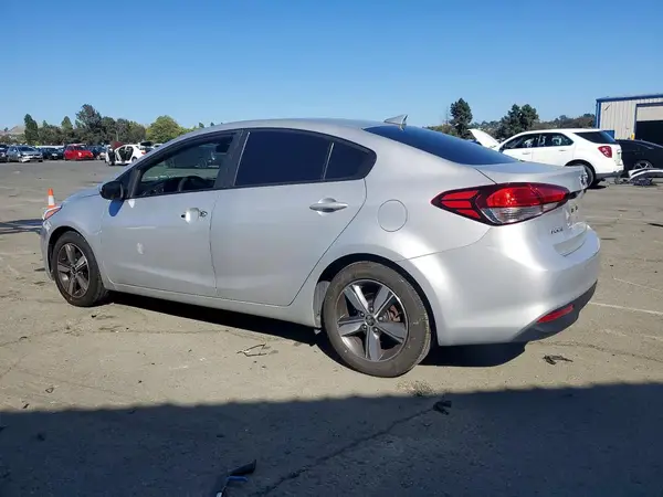 3KPFL4A79JE178115 2018 KIA FORTE - Image 2
