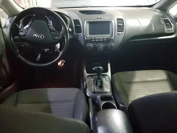 3KPFL4A79JE178275 2018 KIA FORTE - Image 8