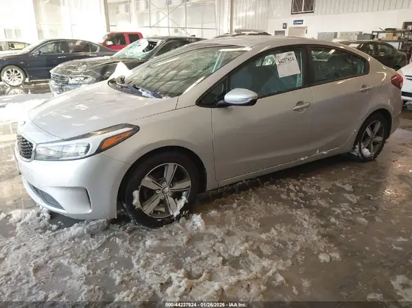 3KPFL4A79JE178289 2018 KIA FORTE - Image 2