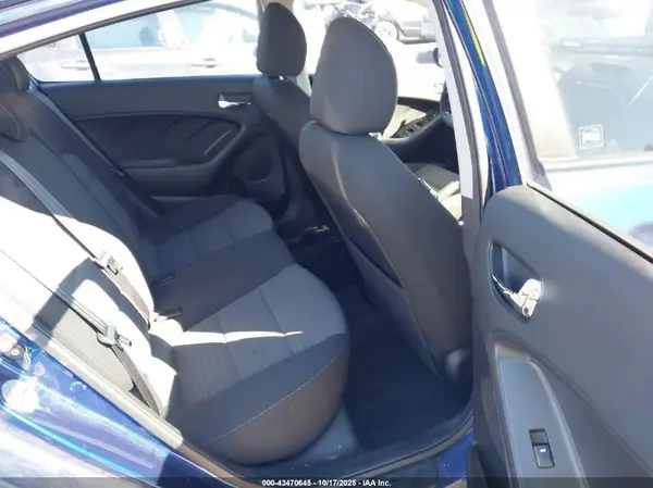 3KPFL4A79JE178440 2018 KIA FORTE - Image 8