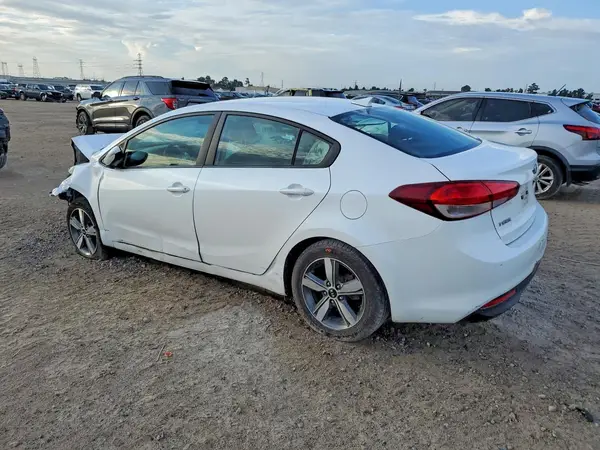 3KPFL4A79JE178941 2018 KIA FORTE - Image 2