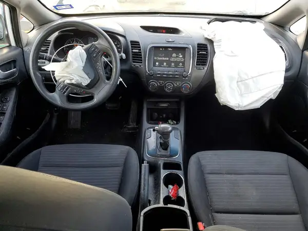 3KPFL4A79JE178941 2018 KIA FORTE - Image 8