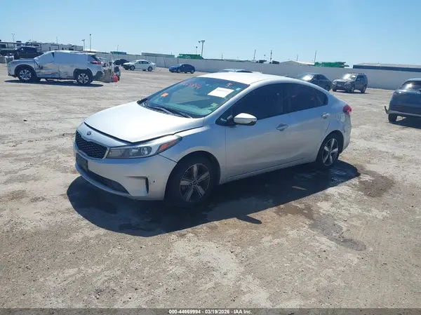 3KPFL4A79JE179037 2018 KIA FORTE - Image 2