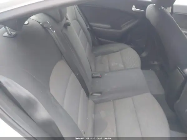 3KPFL4A79JE179071 2018 KIA FORTE - Image 8
