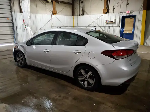 3KPFL4A79JE179846 2018 KIA FORTE - Image 2