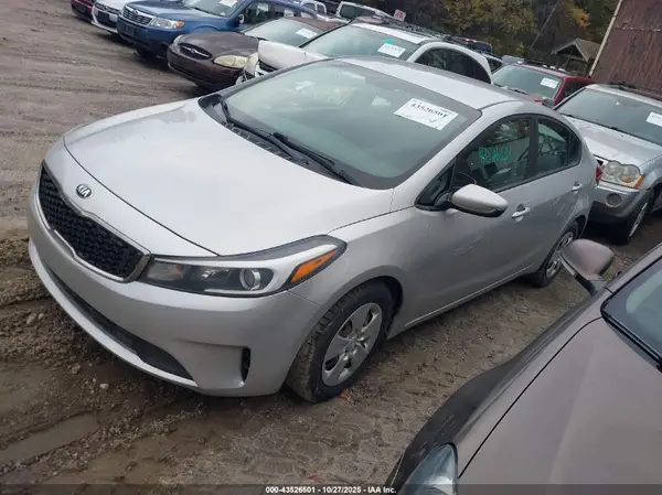 3KPFL4A79JE180740 2018 KIA FORTE - Image 2