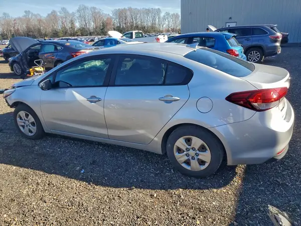 3KPFL4A79JE183539 2018 KIA FORTE - Image 2