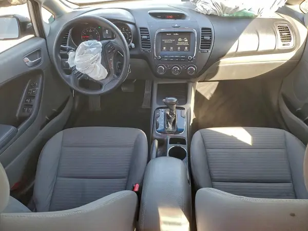 3KPFL4A79JE183539 2018 KIA FORTE - Image 8