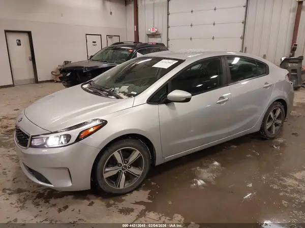 3KPFL4A79JE188563 2018 KIA FORTE - Image 2